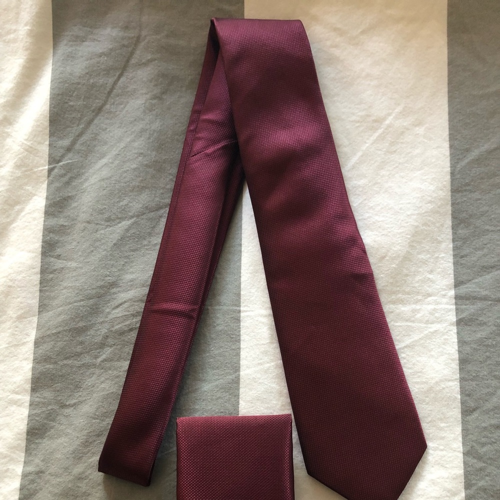 Wine Colored Necktie w Pocket Square